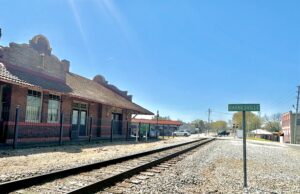 Lamar Arts to Host “Fashion in Art” Exhibit at Train Depot Gallery
